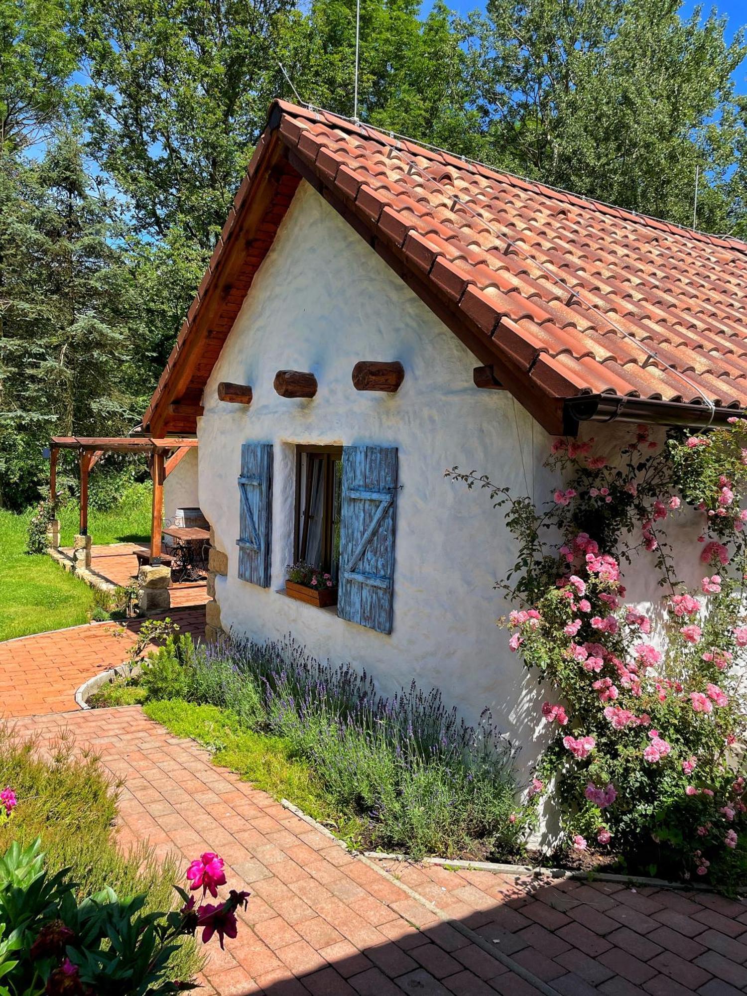Bungalov Trapani Ruzova Экстерьер фото